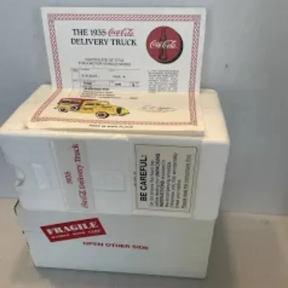 Rare collector's item Coca-Cola diecast metal vehicle replica of a 1935 Coke.New - Picture 4 of 11